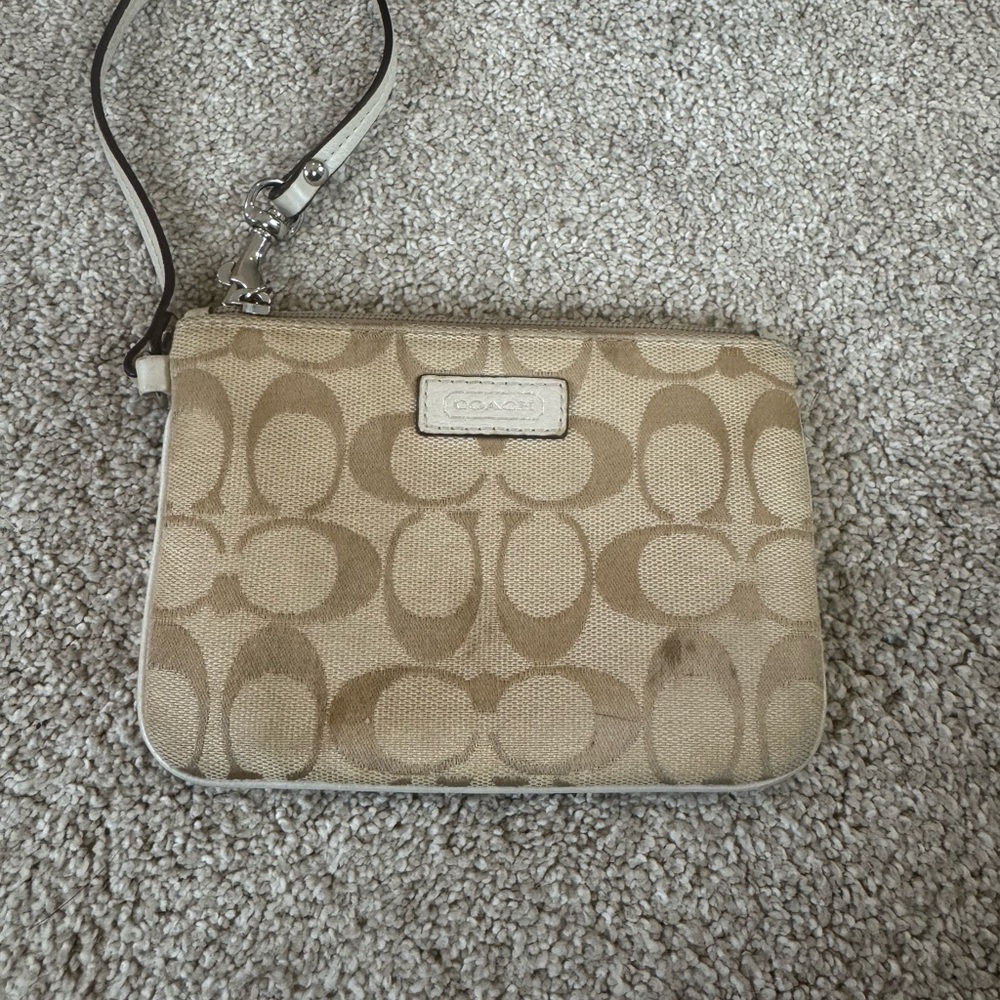 Coach Beige Signature C‎ Wristlet vintage